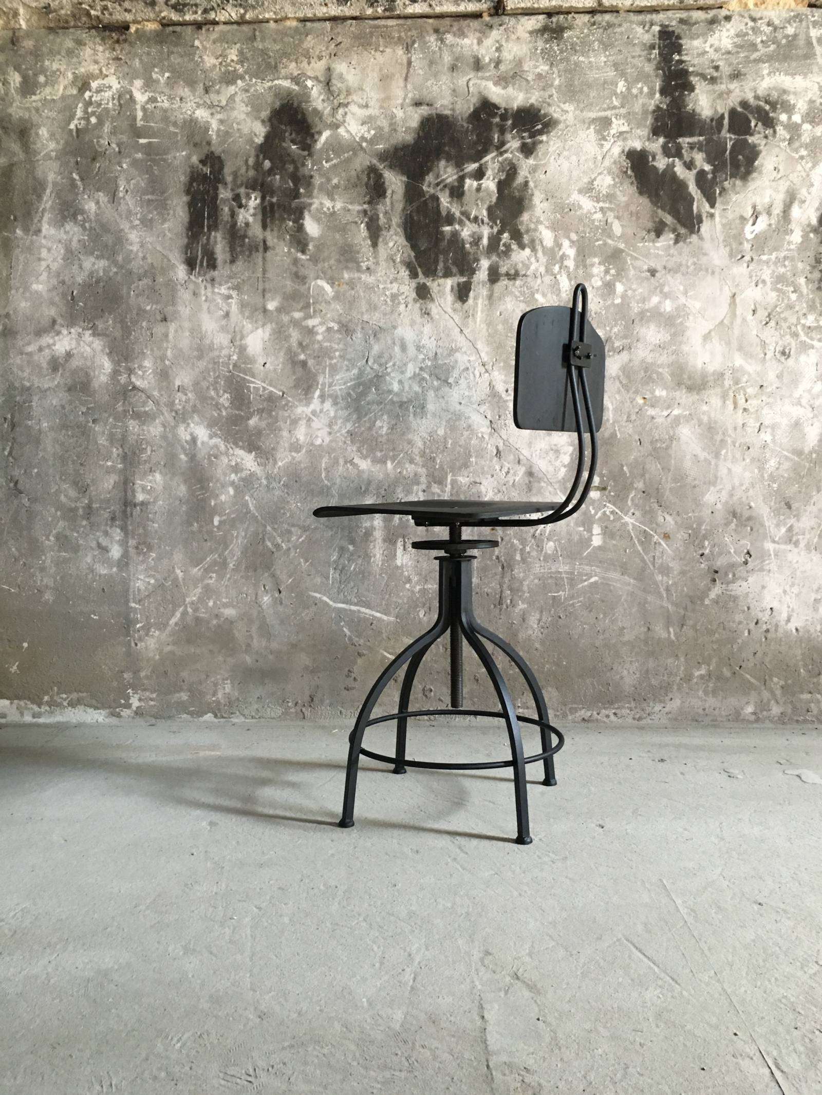 Стул барный винтовой Oldman Jr black-0